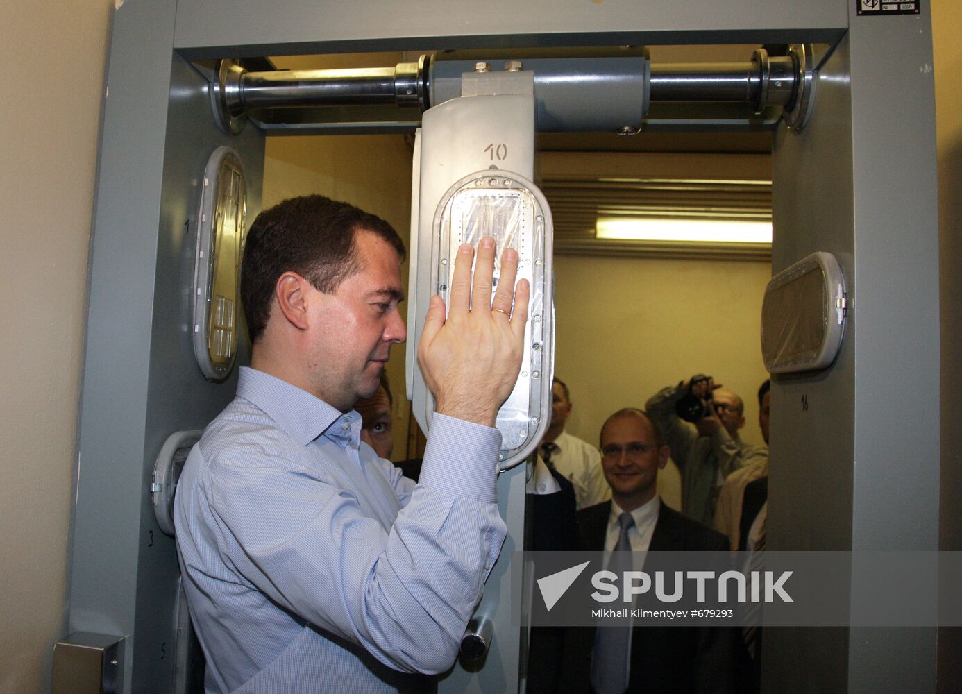 President Medvedev visits Leningrad Nuclear Power