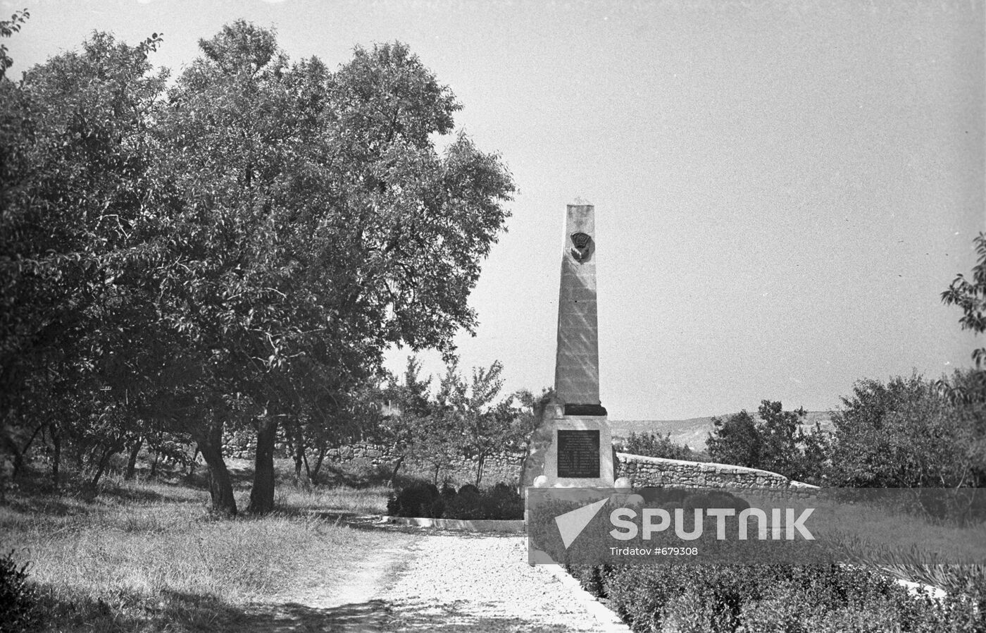 Obelisk on the grave of the Bakhchisarai underground fighters