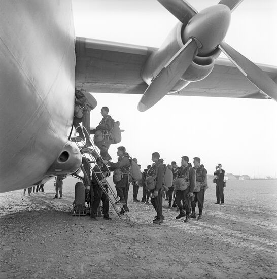 Mountaineers and paratroopers on airfield
