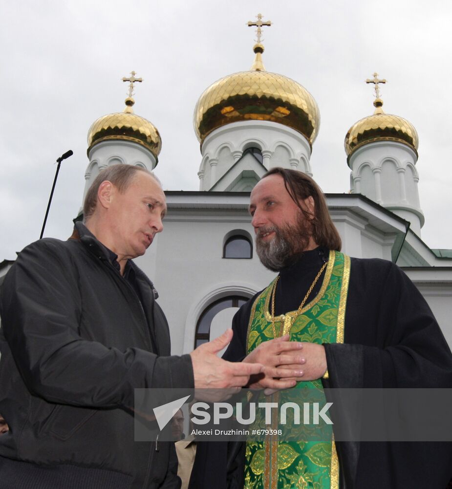 Vladimir Putin attends church in Nevskaya Dubrovka