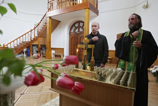 Vladimir Putin attends church in Nevskaya Dubrovka