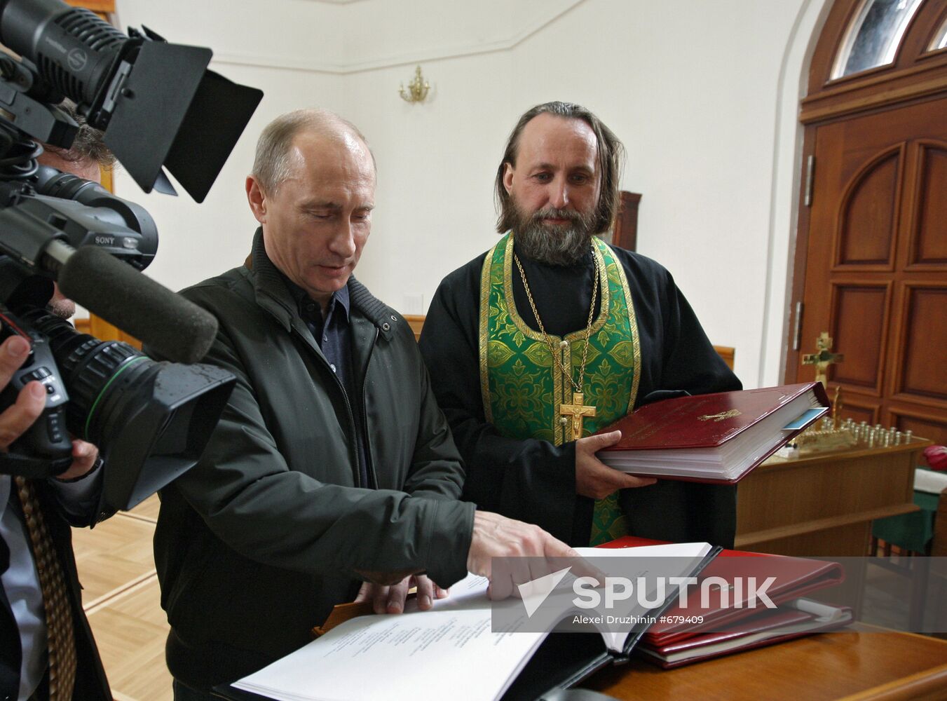 Vladimir Putin attends church in Nevskaya Dubrovka