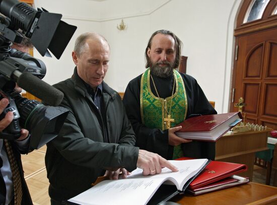 Vladimir Putin attends church in Nevskaya Dubrovka