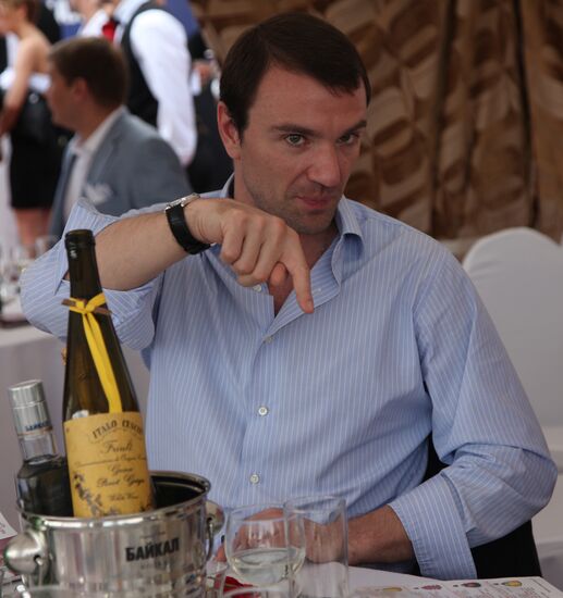 Anton Sikharulidze