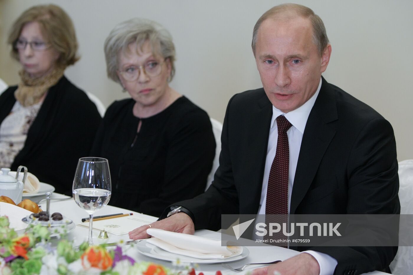 Vladimir Putin meets "Little Prince" event organizers