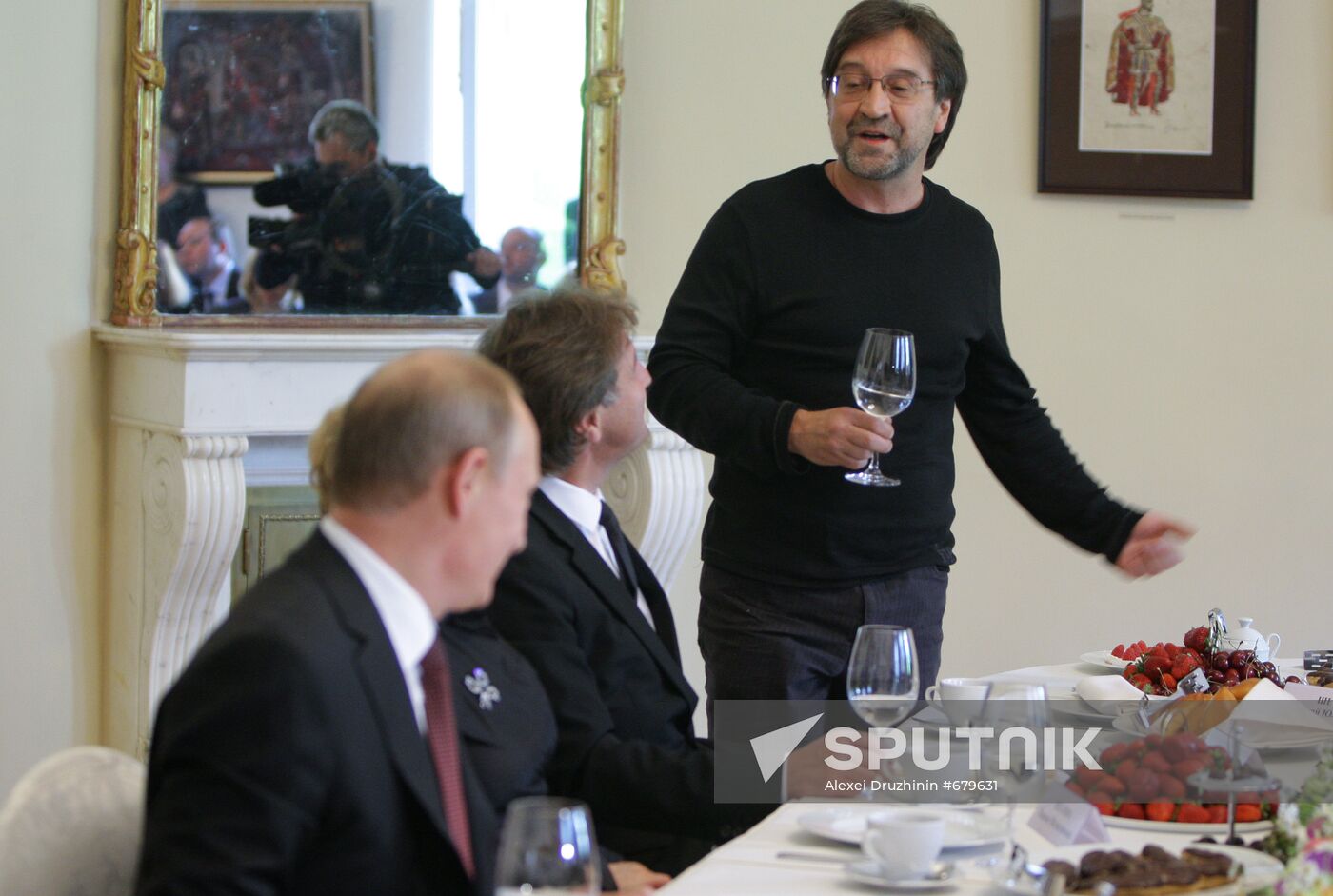 Vladmir Putin with "Little Prince" charity organizers