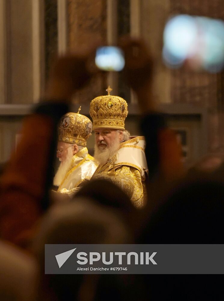 Patriarch Bartholomew and Patriarch Kirill hold joint service