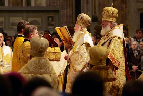 Patriarch Bartholomew and Patriarch Kirill hold joint service