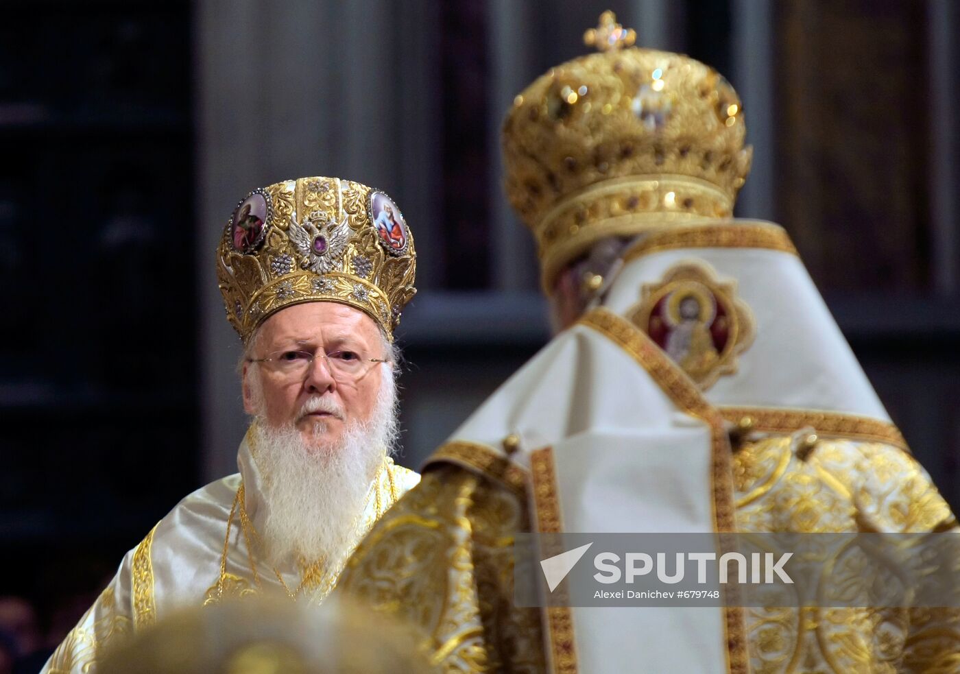 Patriarch Bartholomew and Patriarch Kirill hold joint service