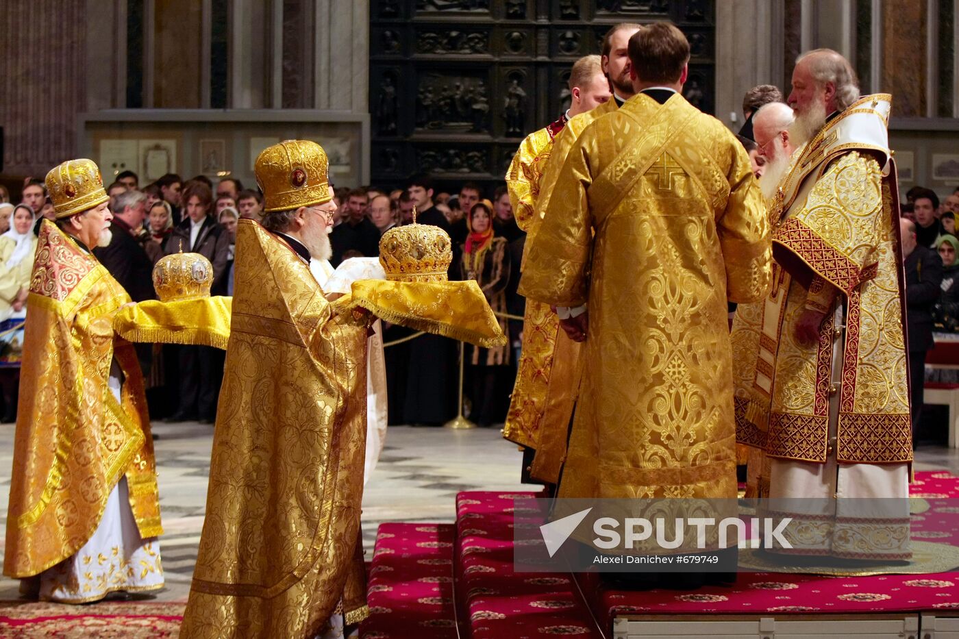 Patriarch Bartholomew and Patriarch Kirill hold joint service