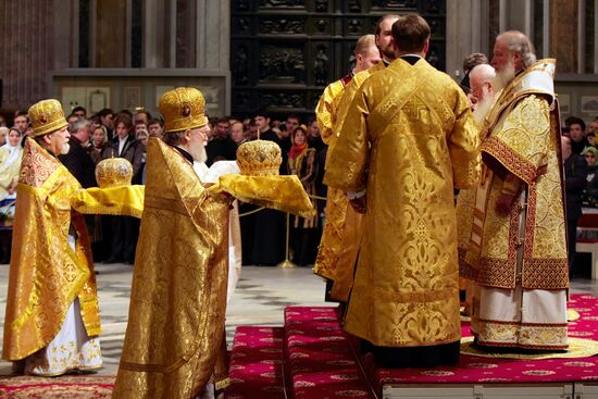 Patriarch Bartholomew and Patriarch Kirill hold joint service