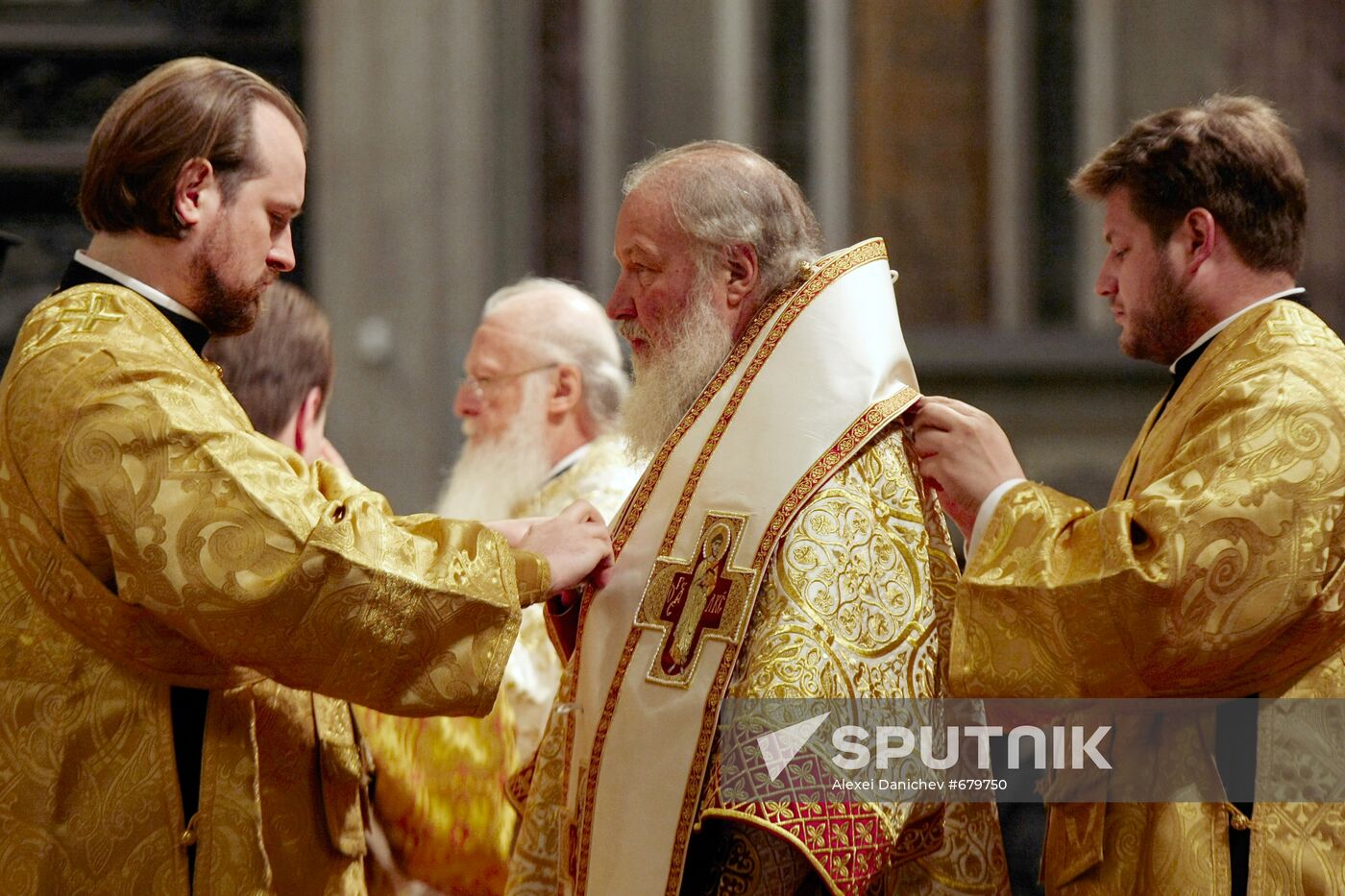 Patriarch Bartholomew and Patriarch Kirill hold joint service