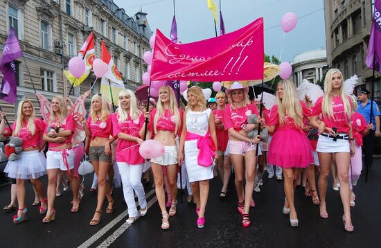 Blonde Parade staged in Odessa