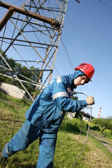 Worker executing repairs at power transmission lines