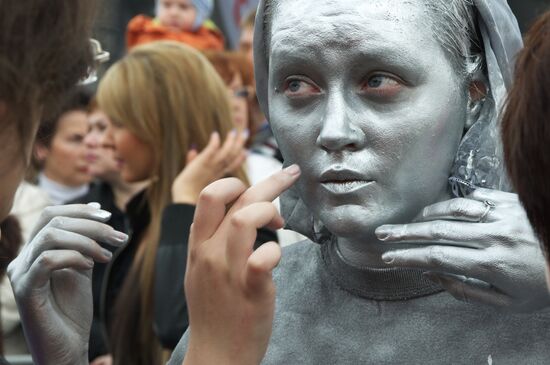 Live statues festival