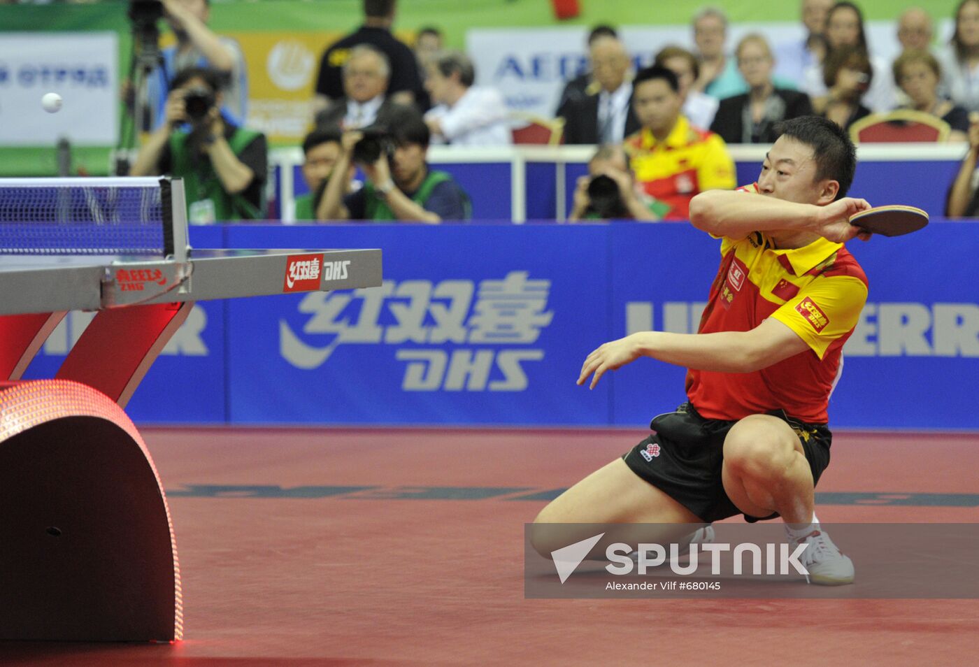 Chinese male ping-pong team becomes world champion