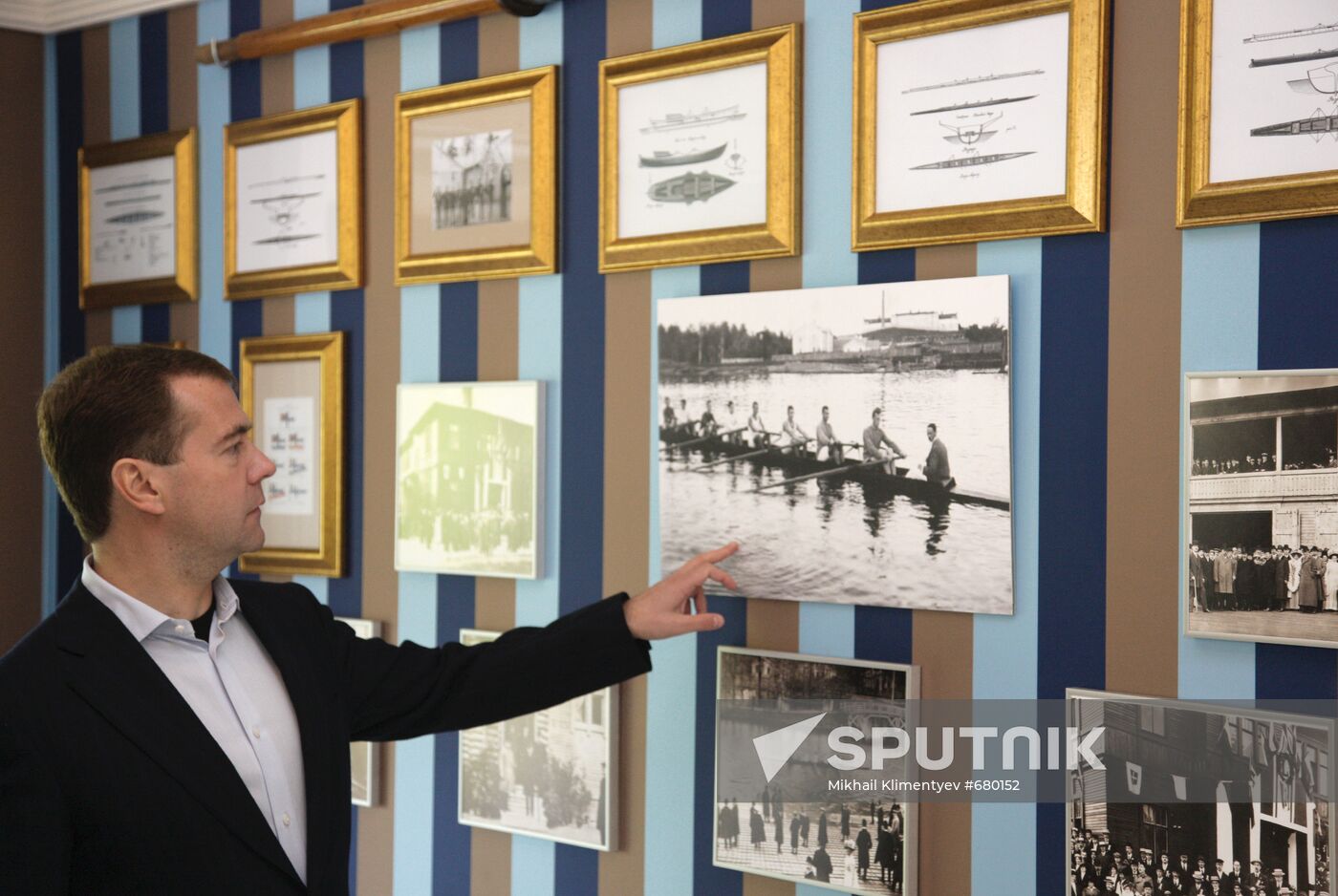 Dmitry Medvedev visits St. Petersburg's English rowing club