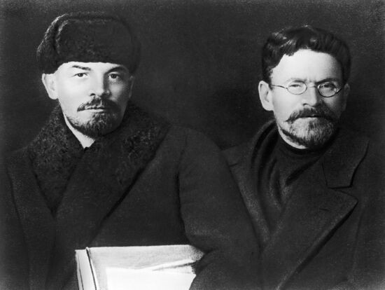 Vladimir Lenin and Mikhail Kalinin