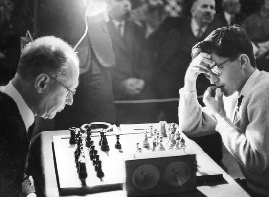 Chess players Mikhail Botvinnik and Henrique Mecking