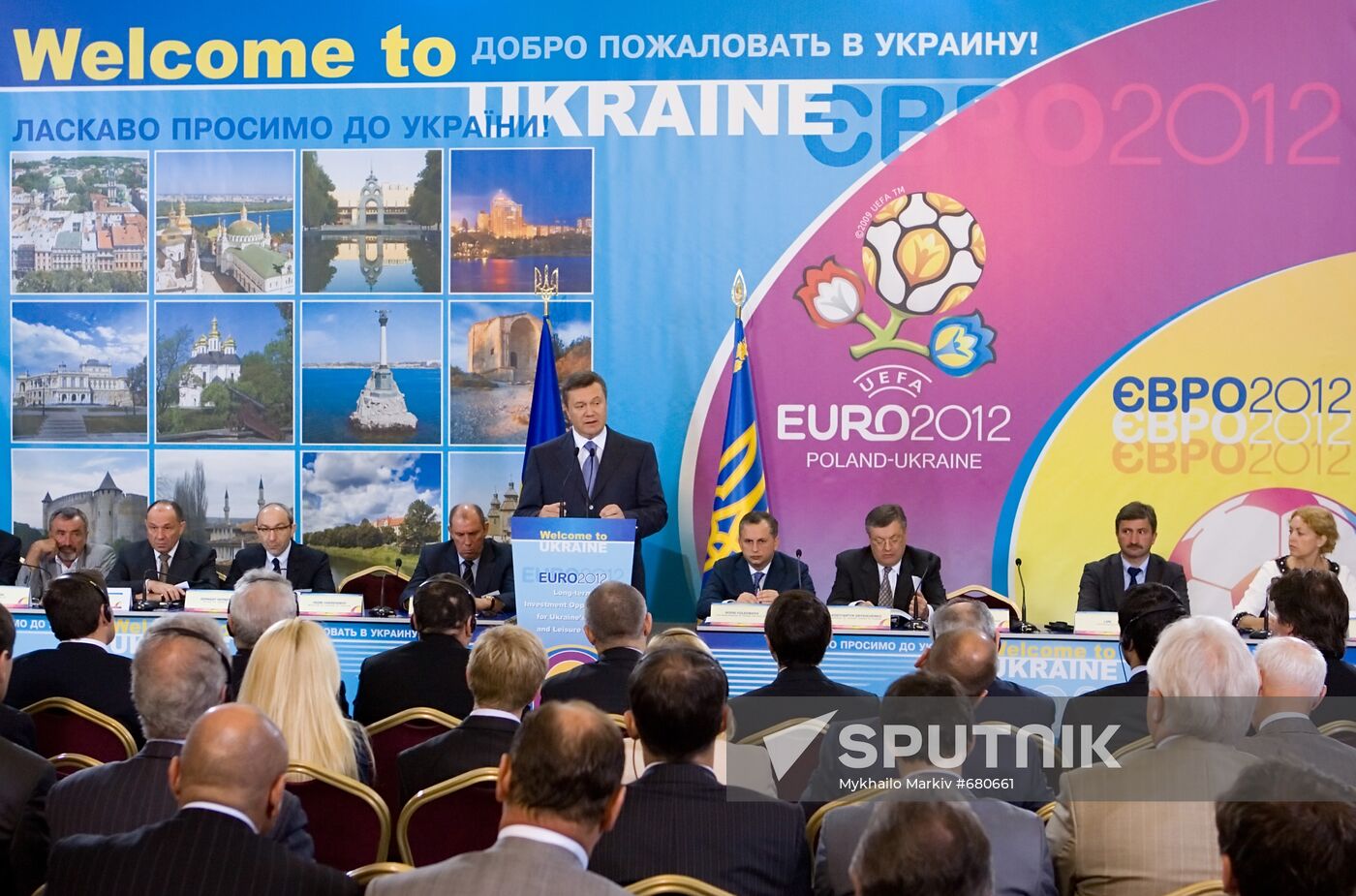 Viktor Yanukovych takes part in international conference