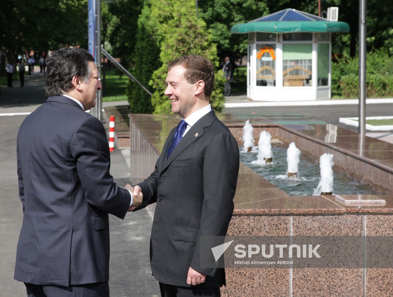 Dmitry Medvedev takes part in Russia-EU summit