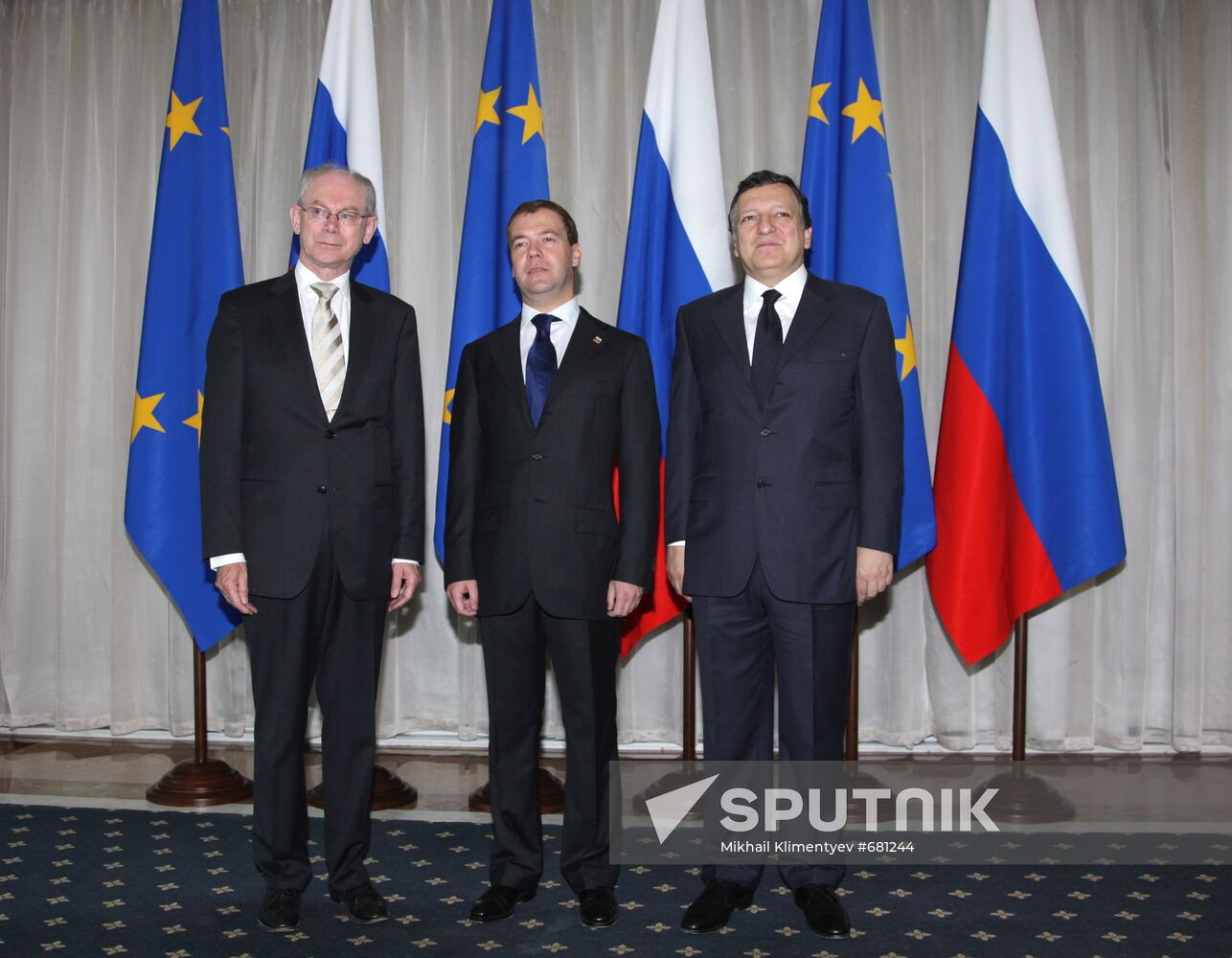 Dmitry Medvedev takes part in Russia-EU summit
