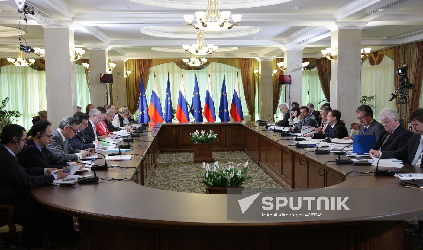 Dmitry Medvedev takes part in Russia-EU summit