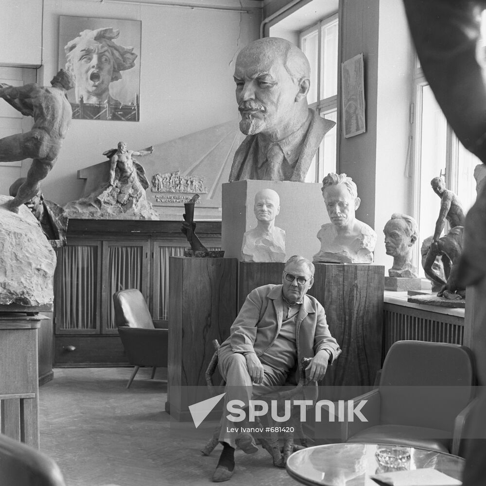 "Sculptor Y. Vuchetich"