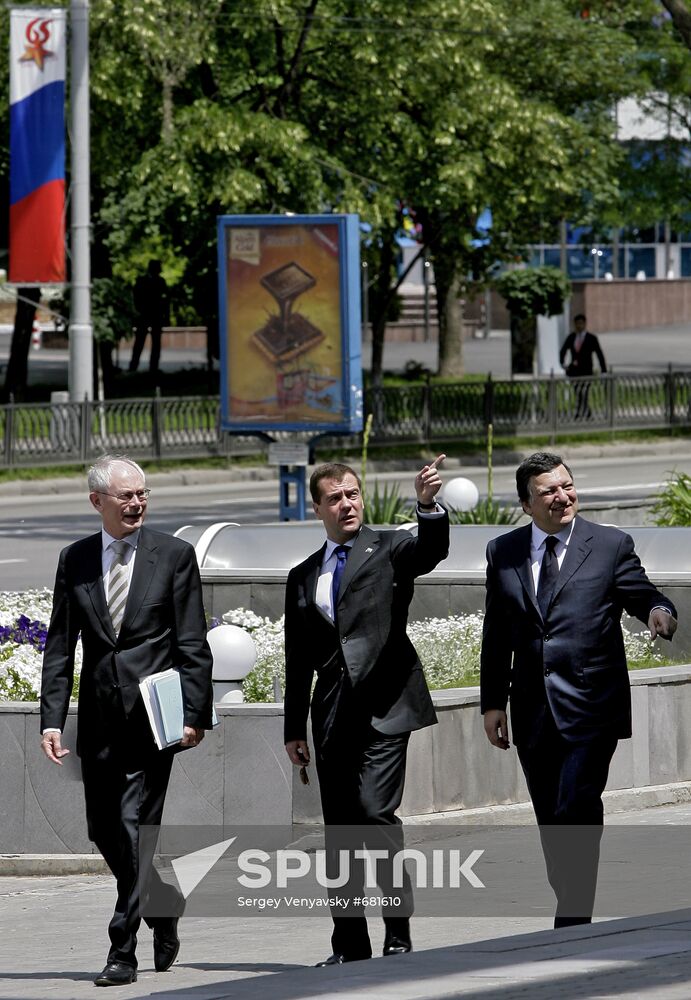 Dmitry Medvedev takes part in Russia-EU summit