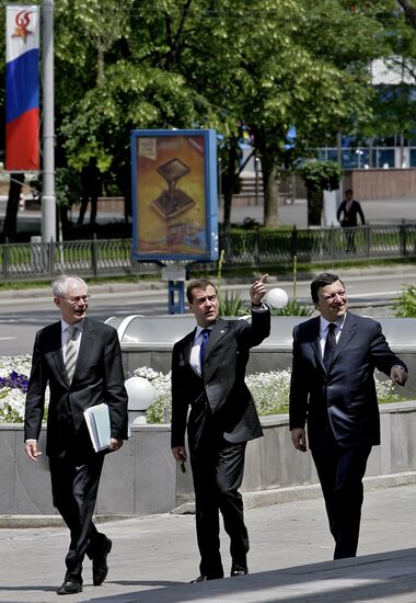 Dmitry Medvedev takes part in Russia-EU summit