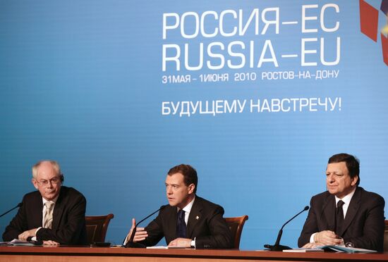 Dmitry Medvedev takes part in Russia-EU summit