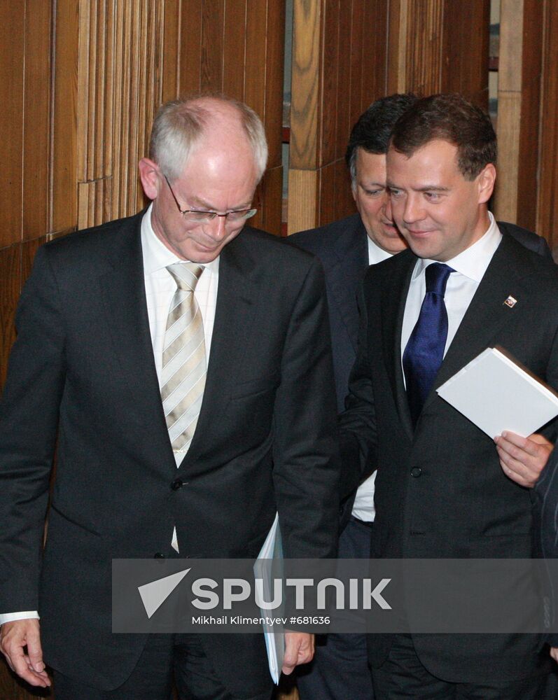 Dmitry Medvedev takes part in Russia-EU summit