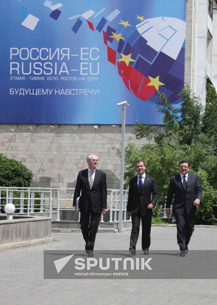 Dmitry Medvedev takes part in Russia-EU summit