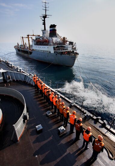Guards' missile cruiser Varyag makes a trial sortie
