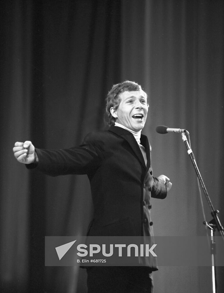 Photo from "The song lives, the song struggles" series