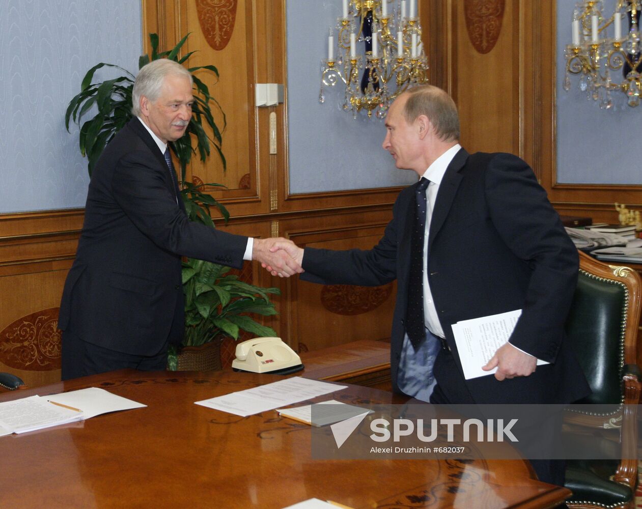 Vladimir Putin meets with leadership of United Russia