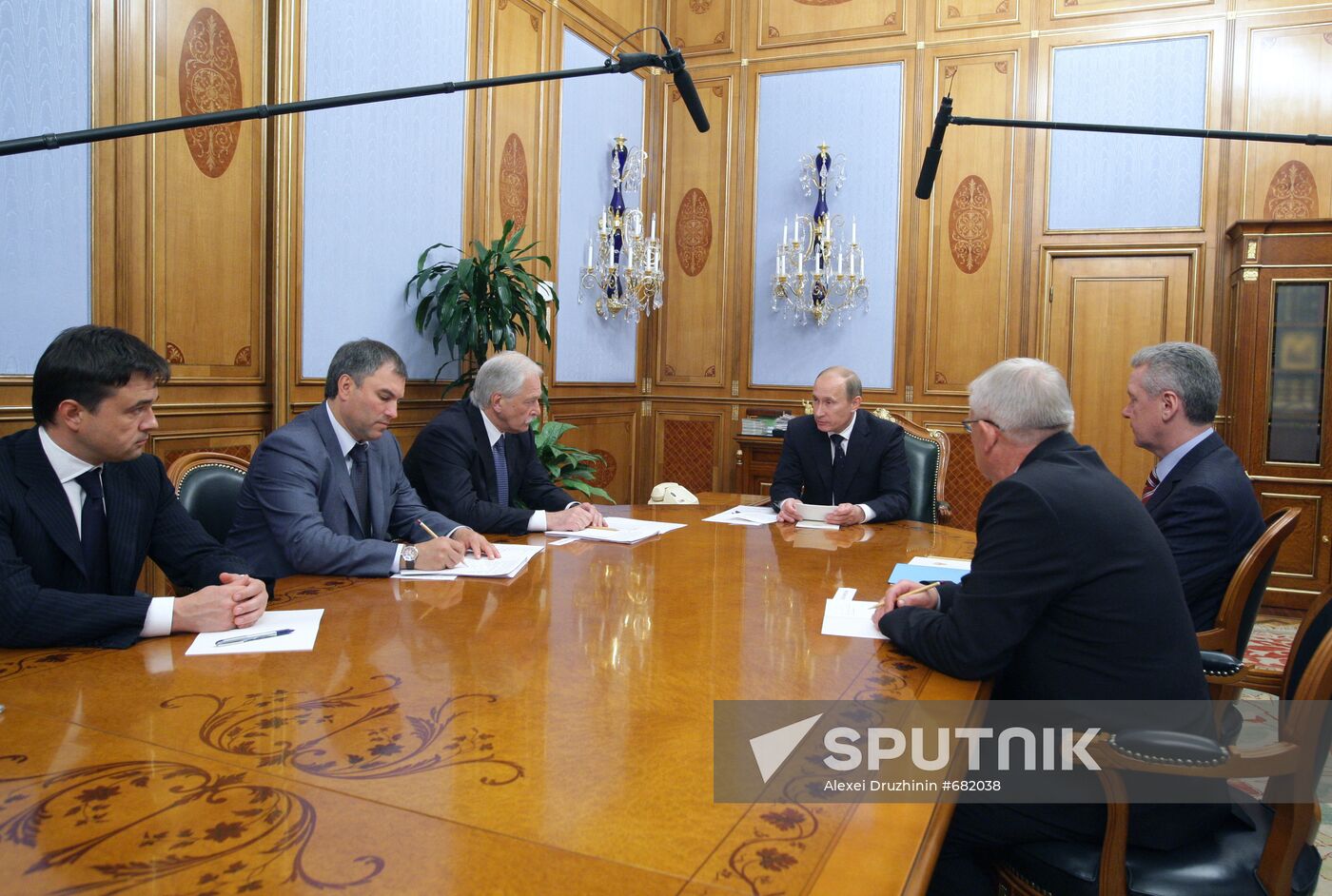 Vladimir Putin meets with leadership of United Russia