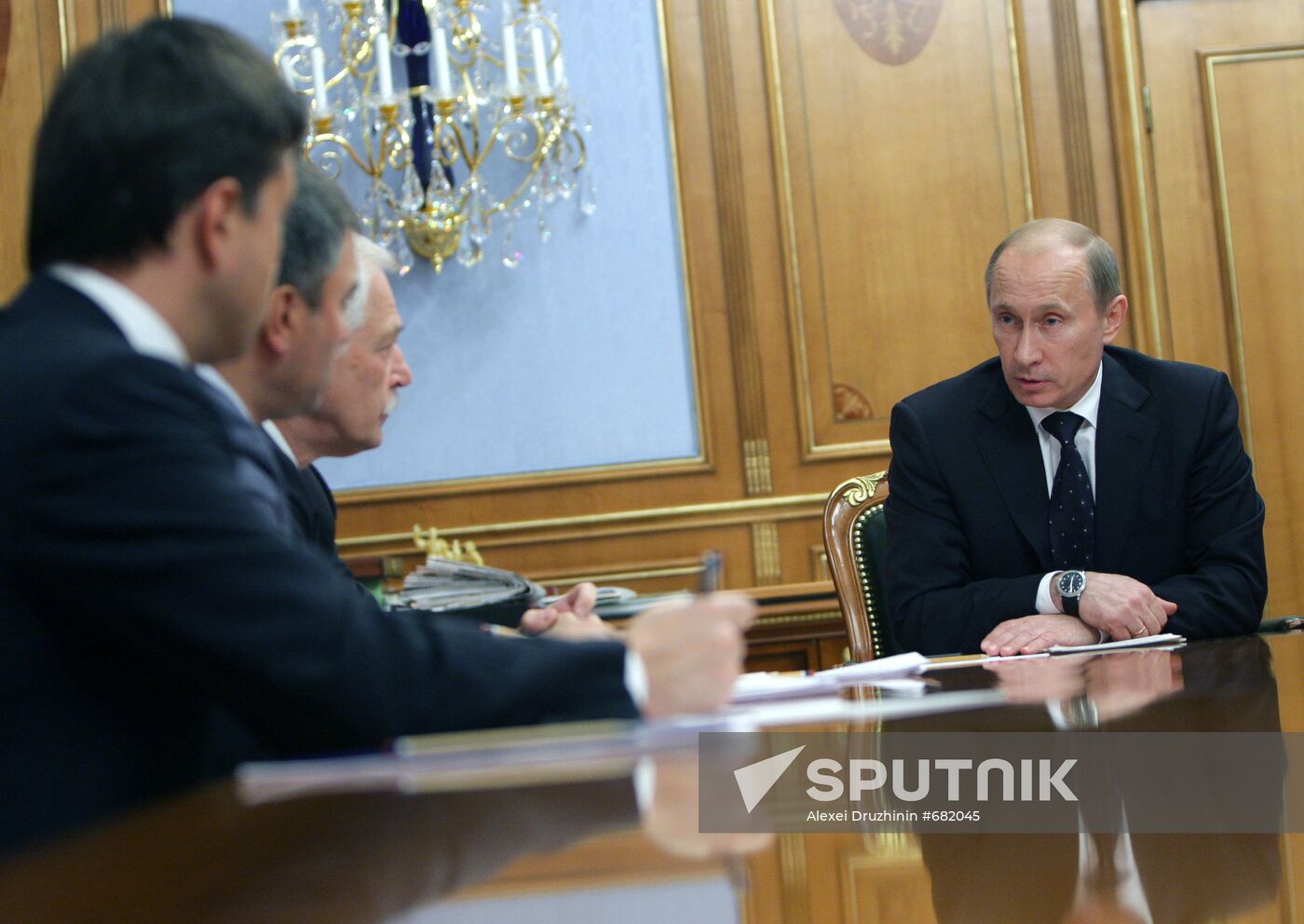 Vladimir Putin meets with leadership of United Russia