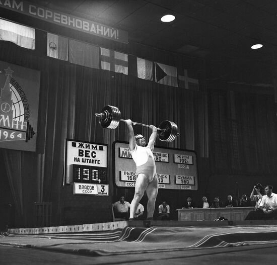 Weight lifter Yury Vlasov