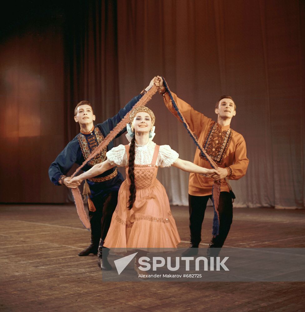 "Troika" dance