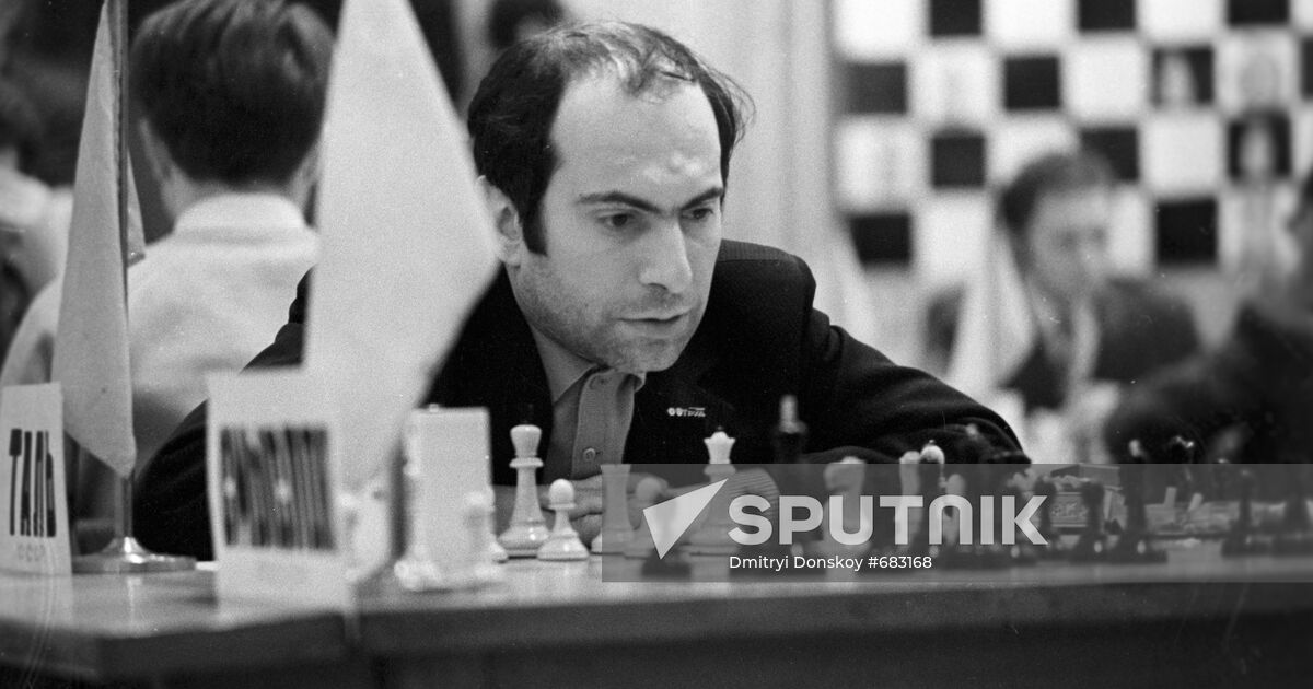 Grandmaster Mikhail Tal and Sasha Gorelikov a Leningrad schoolboy