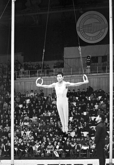 Japanese gymnast Eyzo Kenmotsu