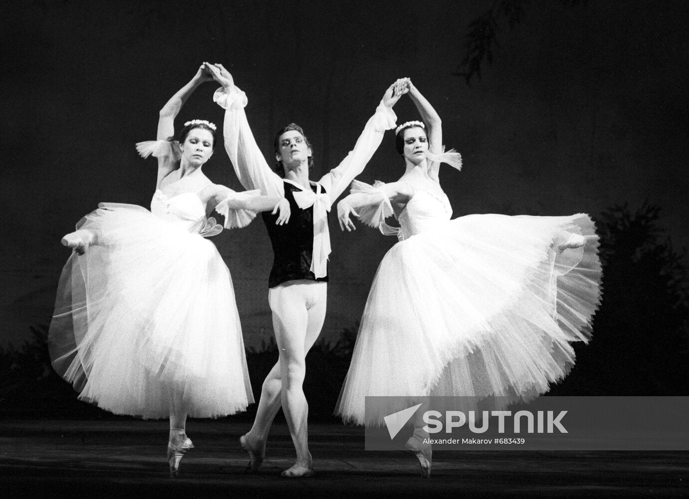 Marina Leonova, Yulia Levina and Yuri Posokhov