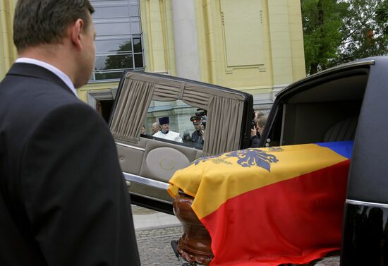 Burial ceremony for grand duchess Leonida Romanova