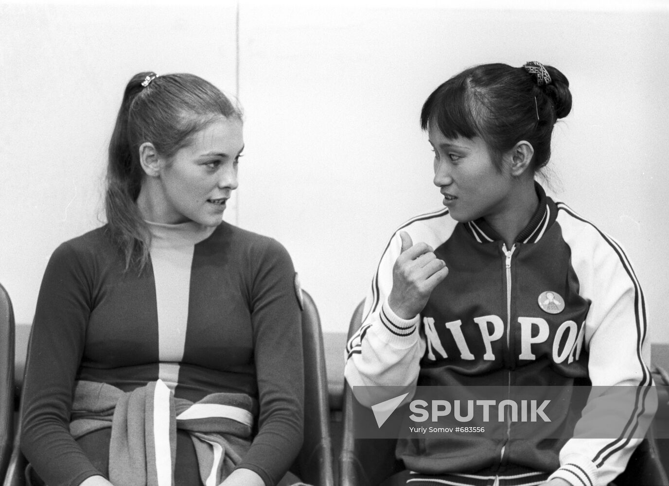 Gymnasts Lyubov Burda and Fusami Khayasida