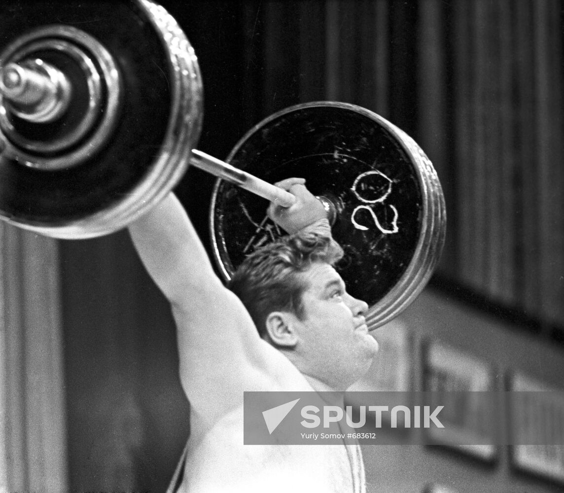 World record breaker weightlifter L.Zhabotinsky