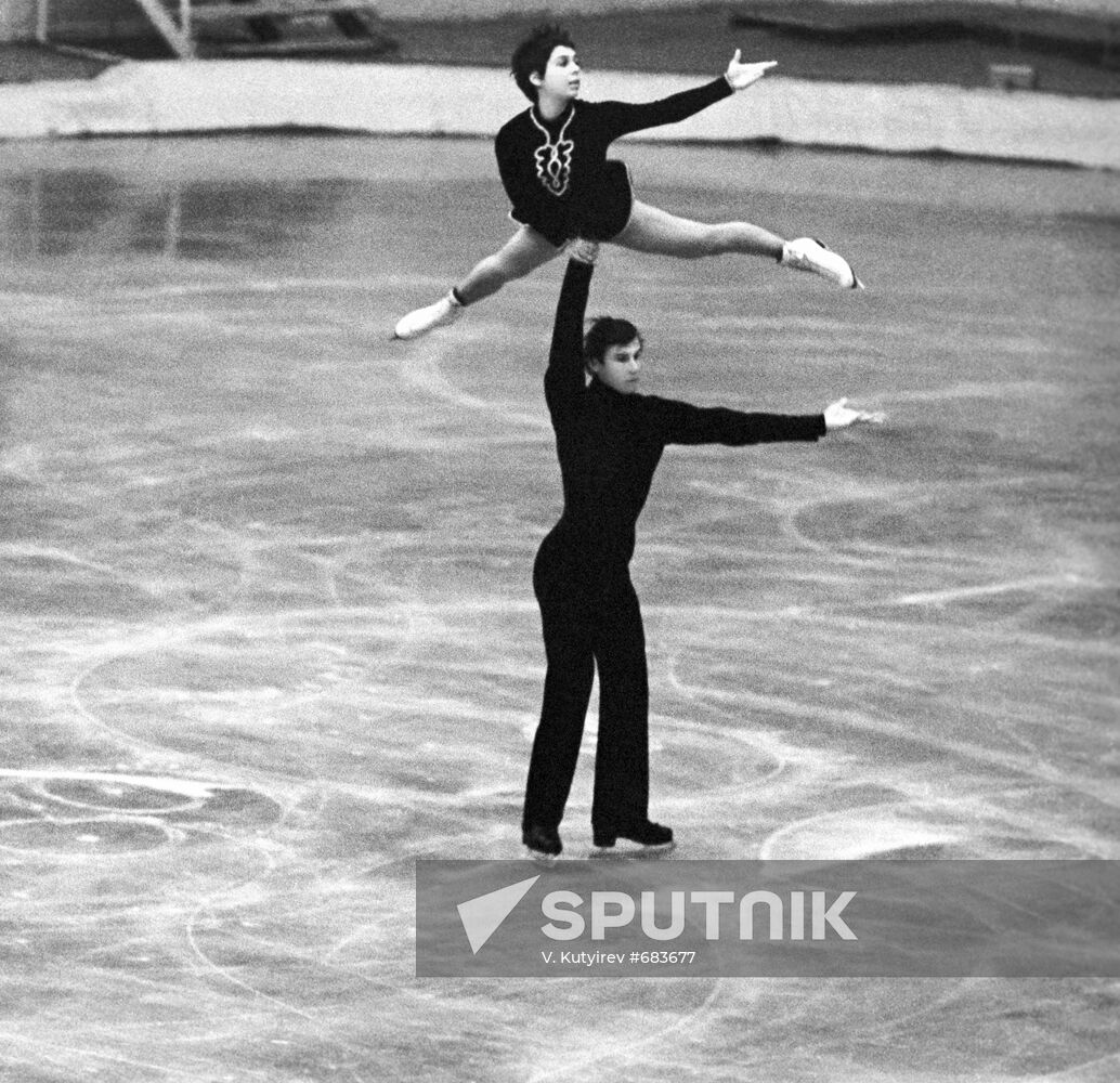 Figure-skaters Irina Rodnina and Alexander Zaitsev