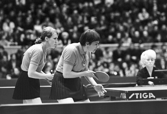 Tennis players Svetlana Grinberg and Zoya Rudnova during match
