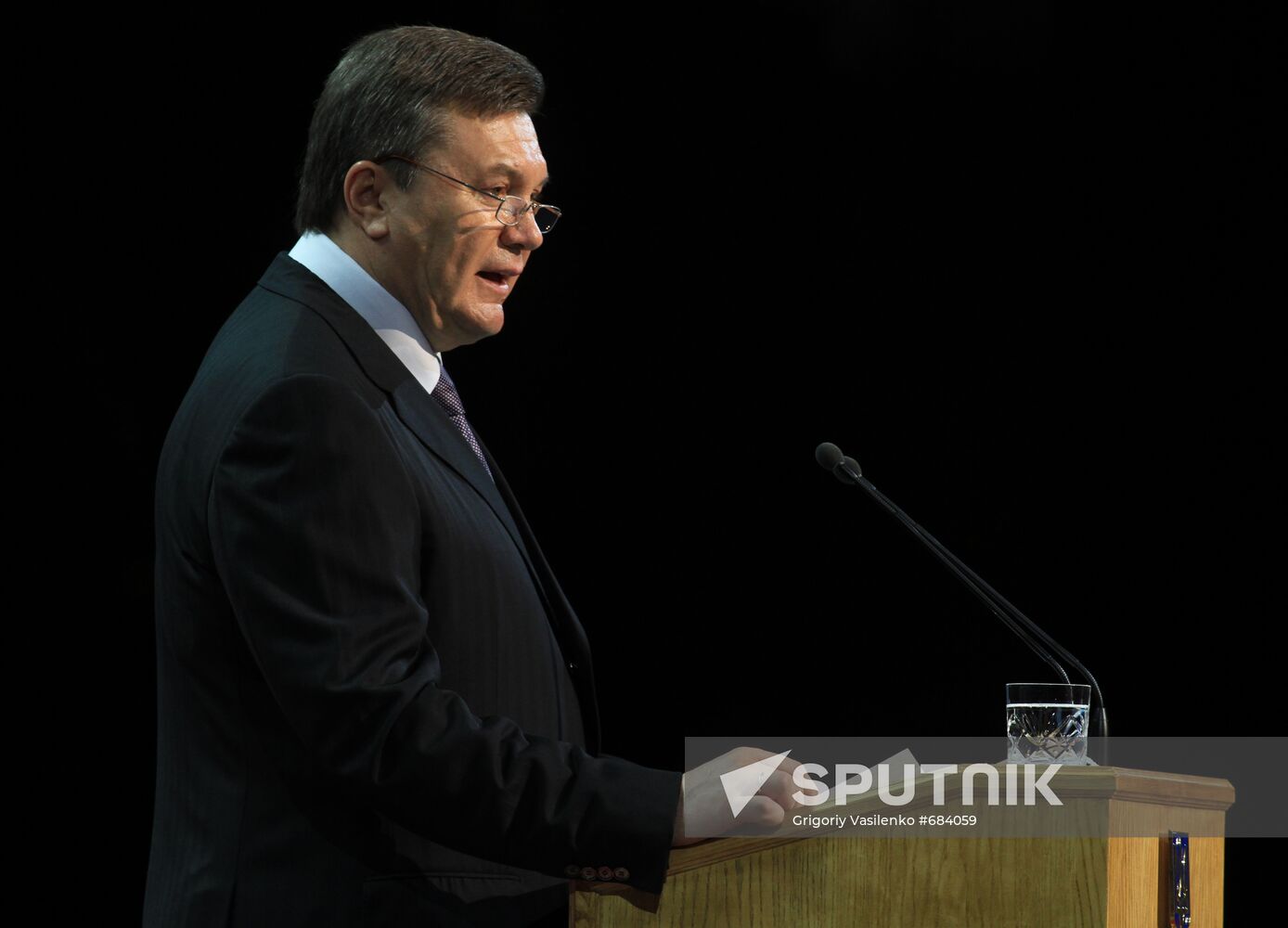 Ukrainian President Viktor Yanukovych addresses Ukrainian people