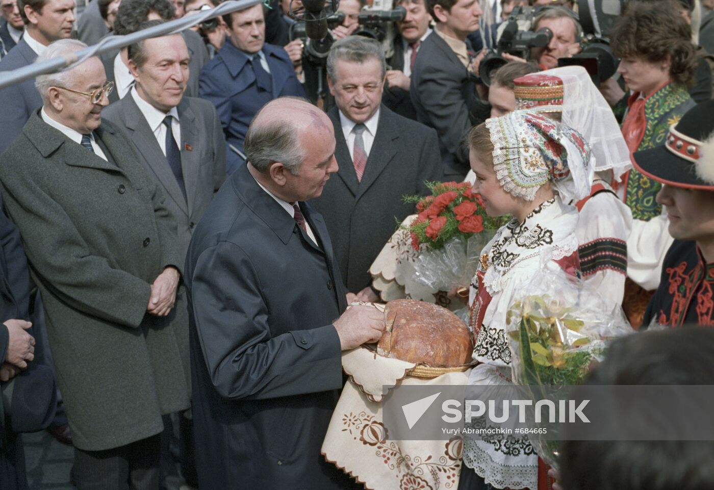Mikhail Gorbachev greeted in Prague